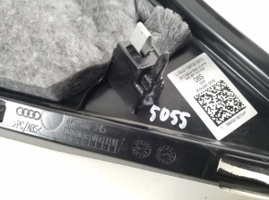 AUDI e-tron SUV (2018–2026) Tagumise toe sisekujundus 4KE867245 - 3