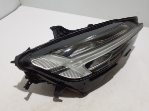 VOLVO V60 (2018–2026) Esituli 32338014 - 5