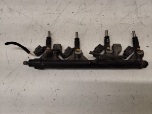 Citroen Berlingo (2008–2018) Einspritzventil und seine Teile 757564580 - 3