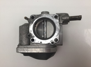 Volkswagen Passat B5 (1997–2005) Drosselklappe 06B133062L - 4