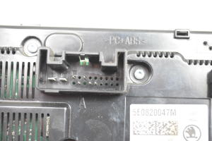 Skoda Octavia III (2013–2019) Heater control panel 5E0820047M - 4