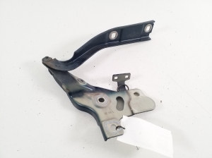 AUDI e-tron SUV (2018–2026) Hood hinge 4KE823301 - 2