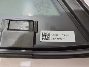 VOLVO XC40 (2017–2026) Aizmugurējo sānu durvju trīsstūrveida stikls 32244805 - 3