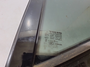 VOLVO XC40 (2017–2026) Aizmugurējo sānu durvju trīsstūrveida stikls 32244805 - 4