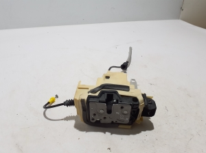 VOLVO XC40 (2017–2026) Rear side door lock 32310709 - 3