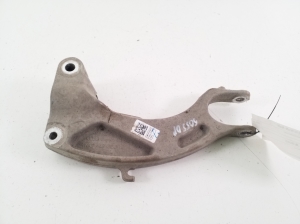 Front shock absorber bracket - 4M0413038N