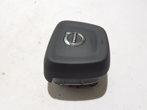 VOLVO XC40 (2017–2026) Stūres drošības spilvens 32288599 - 2