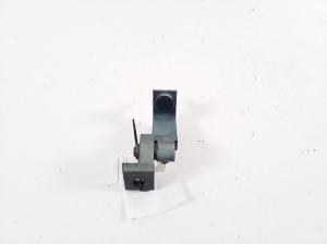 AUDI e-tron SUV (2018–2026) Front door lower hinge 80A831404B - 3