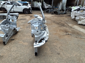Mercedes Benz C-Class 206 (2021–2026) Eesmine tugijalg A2066208701 - 3