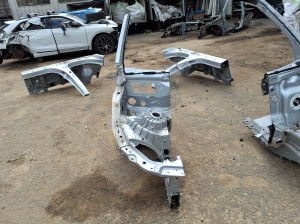 Mercedes Benz C-Class 206 (2021–2026) Eesmine tugijalg A2066208801 - 2