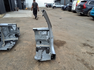 Mercedes Benz C-Class 206 (2021–2026) Eesmine tugijalg A2066208801 - 3