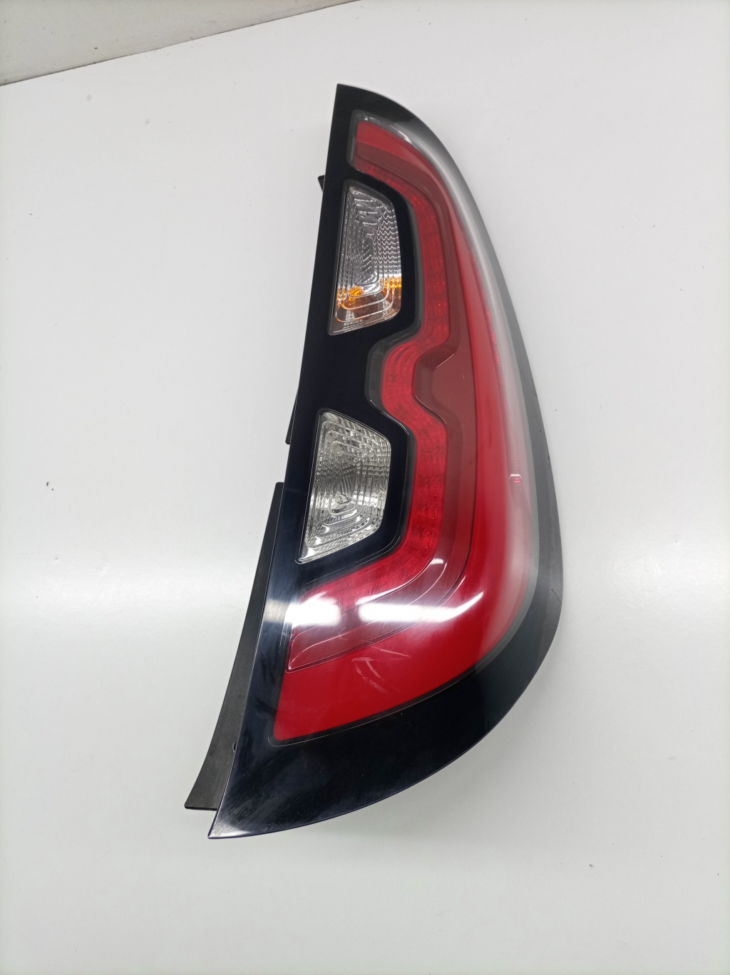 Kia Soul (2014–2019) Hintere Eckleuchte und ihre Teile 92402E4 Kia Soul (2014–2019) Hintere Eckleuchte und ihre Teile 92402E4