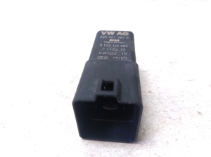 Volkswagen Golf Plus Mk5 (2004–2008) Glow plug relay 03G907282A - 2