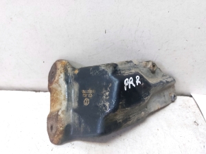 Front fender bracket - 5M0821136