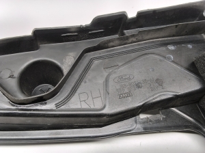 Ford Mustang Mach-E Mach-E (2020–2026) Muu osa kapoti all LJ8BR021A36AA - 4