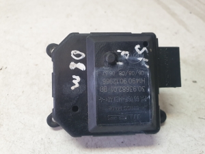 Skoda Fabia MK 2 (2007–2014) Salongi soojenduse klapi mootor 309368201 - 3