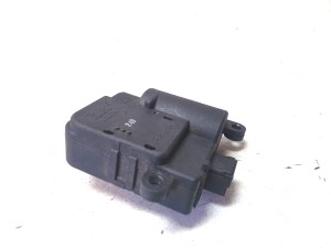 Peugeot Partner I (1996–2008) Salongi soojenduse klapi mootor 030553W - 3