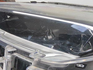 Ford Mustang Mach-E Mach-E (2020–2026) Esituli LJ8B13E015BF - 2