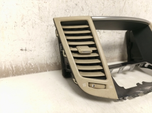 Infiniti FX (2008–2013) Dashboard air vent grilles P10421B11000 - 5