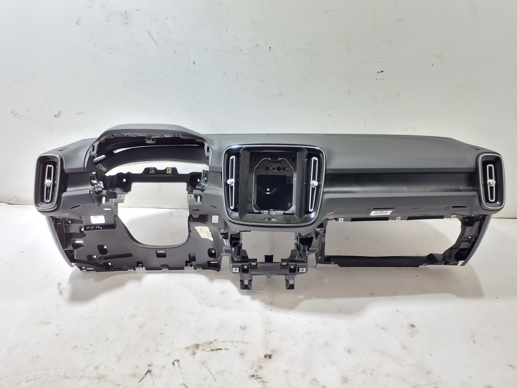 VOLVO XC40 (2017–2026) Dashboard and its parts 31442543 VOLVO XC40 (2017–2026) Dashboard and its parts 31442543