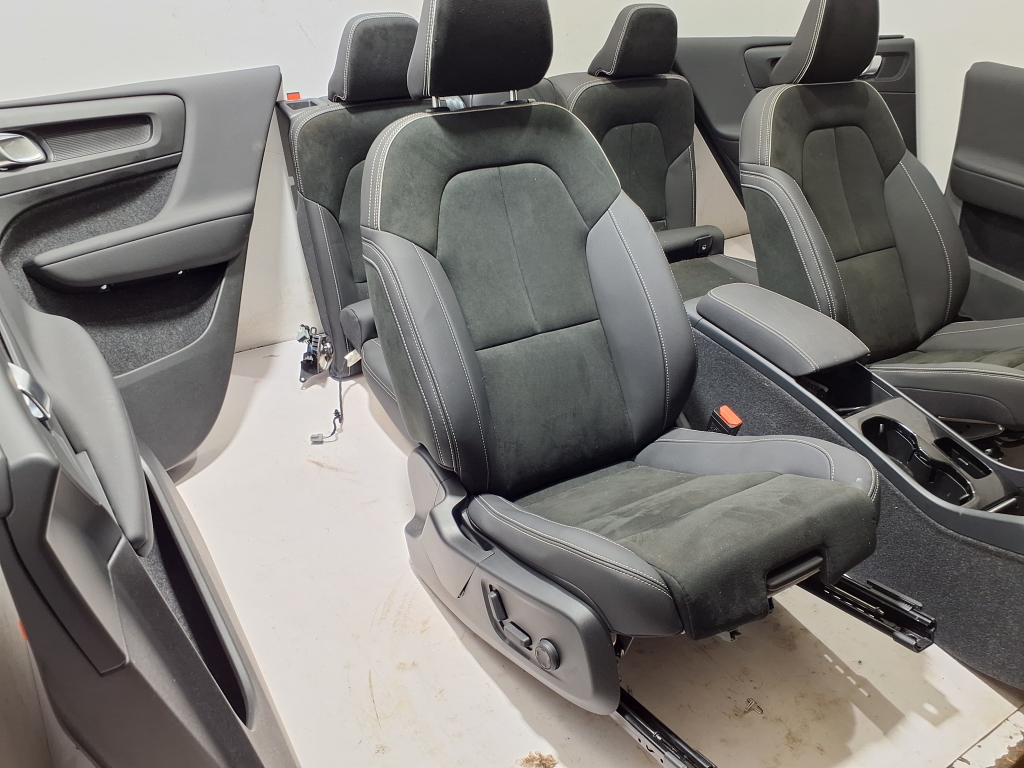VOLVO XC40 (2017–2026) Salons un tā detaļas VOLVO XC40 (2017–2026) Salons un tā detaļas