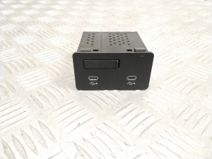 USB port - KBB4669U0