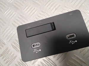 Mazda cx-60 I (2022–2026) USB port KBB4669U0 - 5