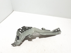VOLVO XC40 (2017–2026) Headlight frame (glasses) 32348653 - 2