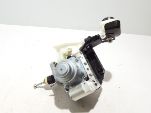 VOLVO XC40 (2017–2026) Brake booster 32373710 - 5
