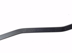 Mercedes Benz C-Class 205 (2014–2021) Esiklaasi puhasti hoob A2058208301 - 2