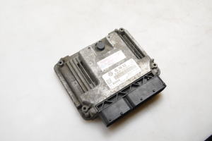 Volkswagen Golf VI (2008–2013) Mootori juhtplokk 03L906018 - 2