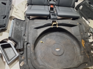 VOLVO XC90 (2015–2024) Rear seat and its components - 2