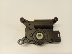 Volkswagen Passat B7 (2010–2014) Salongi soojenduse klapi mootor CZ116880 - 3