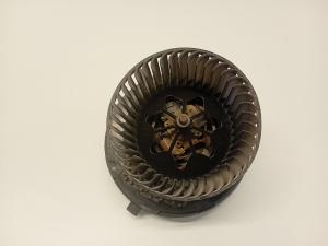Volkswagen Passat B7 (2010–2014) Salongi puhuri mootor 3C1820015T - 4