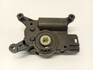 Volkswagen Passat B7 (2010–2014) Salongi soojenduse klapi mootor CZ116880 - 2