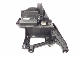 Mercedes Benz C-Class 205 (2014–2021) Muu kinnitus A2385450100 - 3