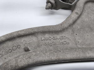 Ford Mustang Mach-E Mach-E (2020–2026) Eesmine õõtshoob LJ9C3A423 - 2