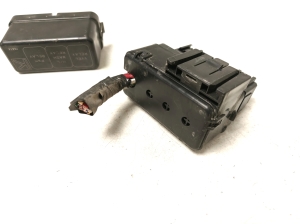 Infiniti FX (2008–2013) Fuse boxes - 3