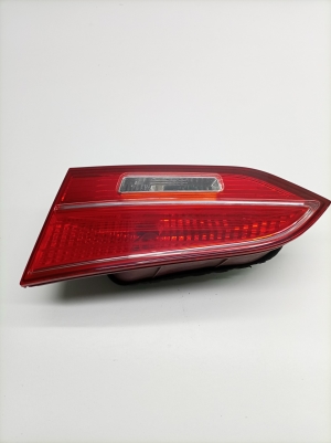 Tail light on trunk lid - 924062W0