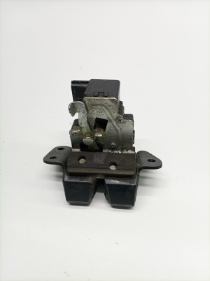Trunk lid lock - 812302W000