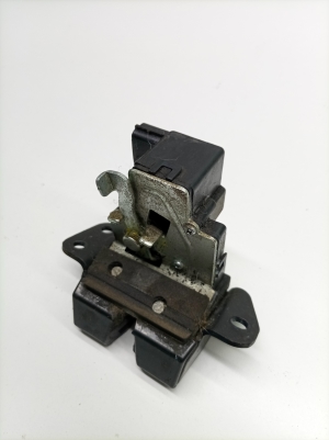 Hyundai Santa Fe (2012–2018) Trunk lid lock 812302W000 - 2