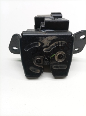 Hyundai Santa Fe (2012–2018) Trunk lid lock 812302W000 - 3
