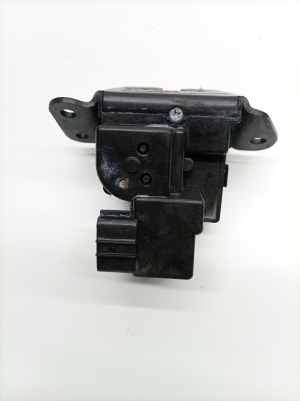 Hyundai Santa Fe (2012–2018) Trunk lid lock 812302W000 - 5