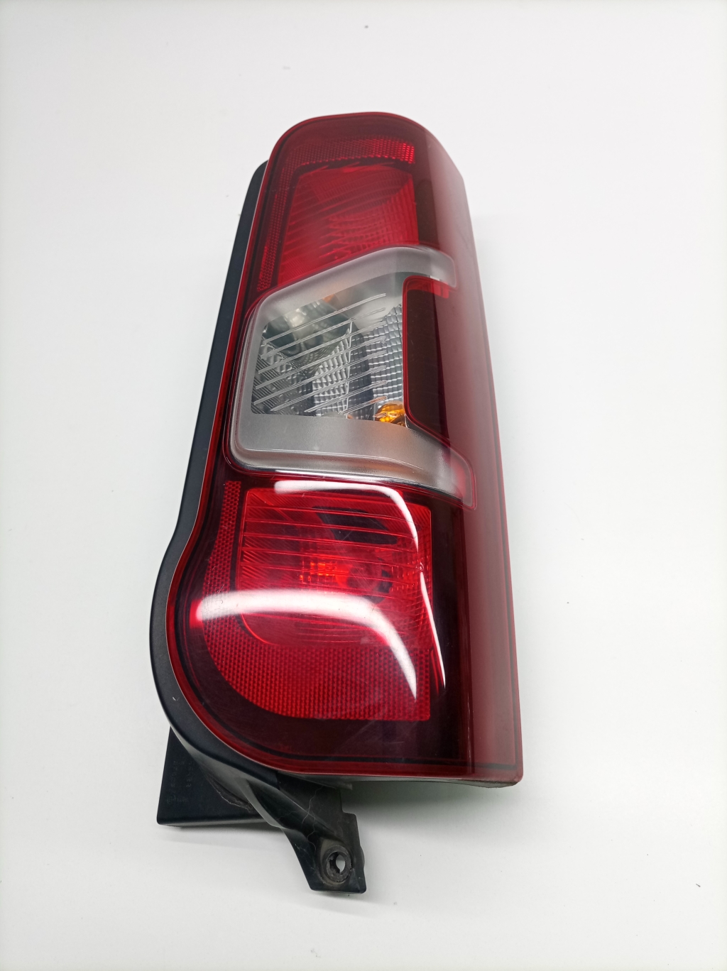 Opel Combo E (2018–2026) Tagumine nurgatuli 9820554880 Opel Combo E (2018–2026) Tagumine nurgatuli 9820554880