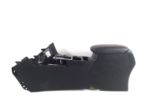 Kia Sportage (2016–2021) Keskkonsool 84611F1000 - 3