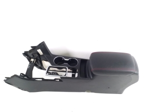 Kia Sportage (2016–2021) Keskkonsool 84611F1000 - 5