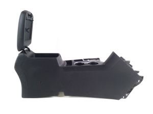 Kia Sportage (2016–2021) Keskkonsool 84611F1000 - 6