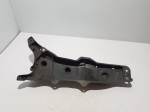 Halter Kotflügel vorne - 31391778