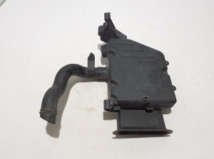 VOLVO XC90 (2015–2024) Engine control unit bracket 31439651 - 4
