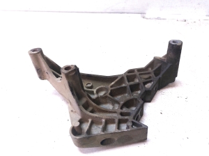 Volkswagen Golf Plus Mk5 (2004–2008) Engine bracket 03G199207F - 2